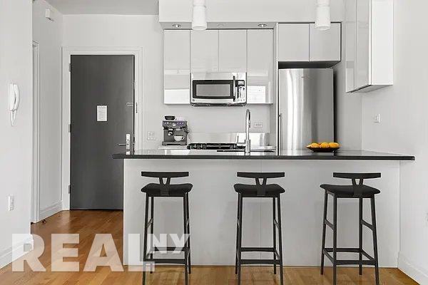 W 54th St #1915 - Photo 2 of 4