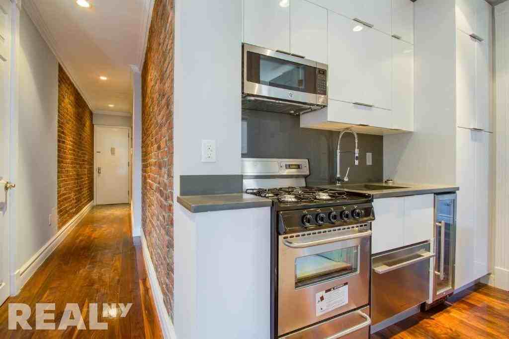 E 6th St #3 - Photo 2 of 5