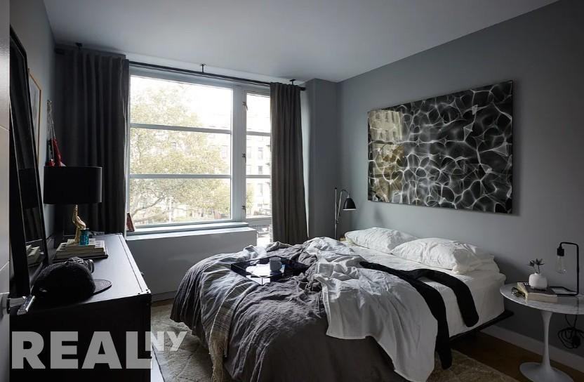 E Houston St #4G - Photo 3 of 5