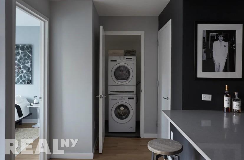 E Houston St #4G - Photo 4 of 5