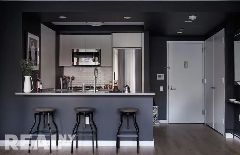 E Houston St #3G - Photo 2 of 5