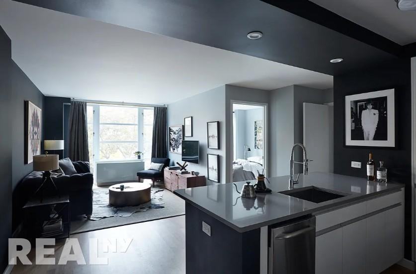 E Houston St #3G - Photo 4 of 5