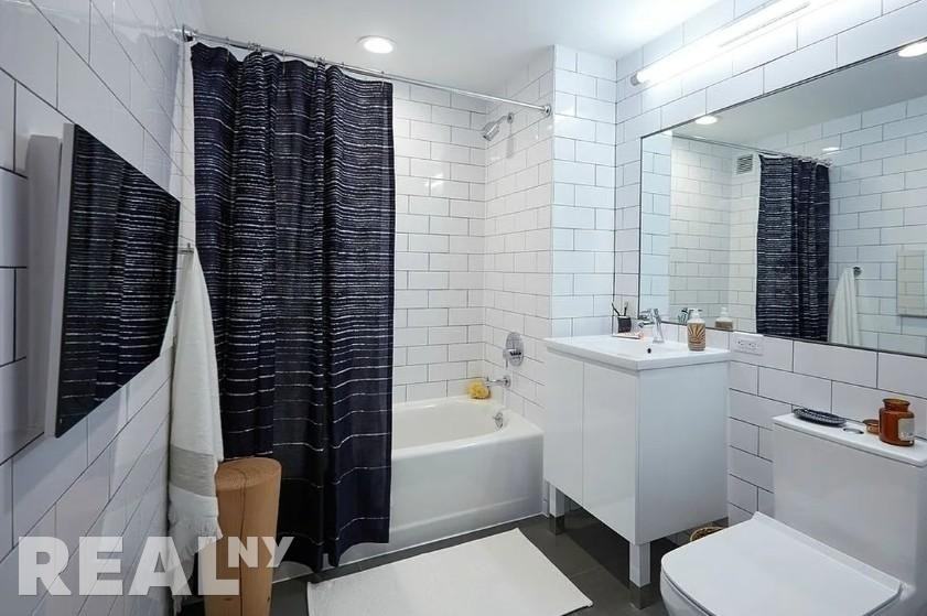 E Houston St #3G - Photo 5 of 5