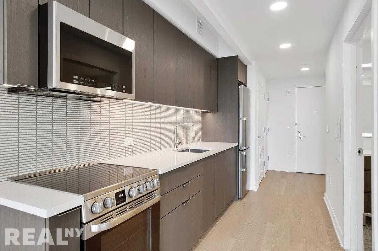 6th Ave #1114 - Photo 3 of 7