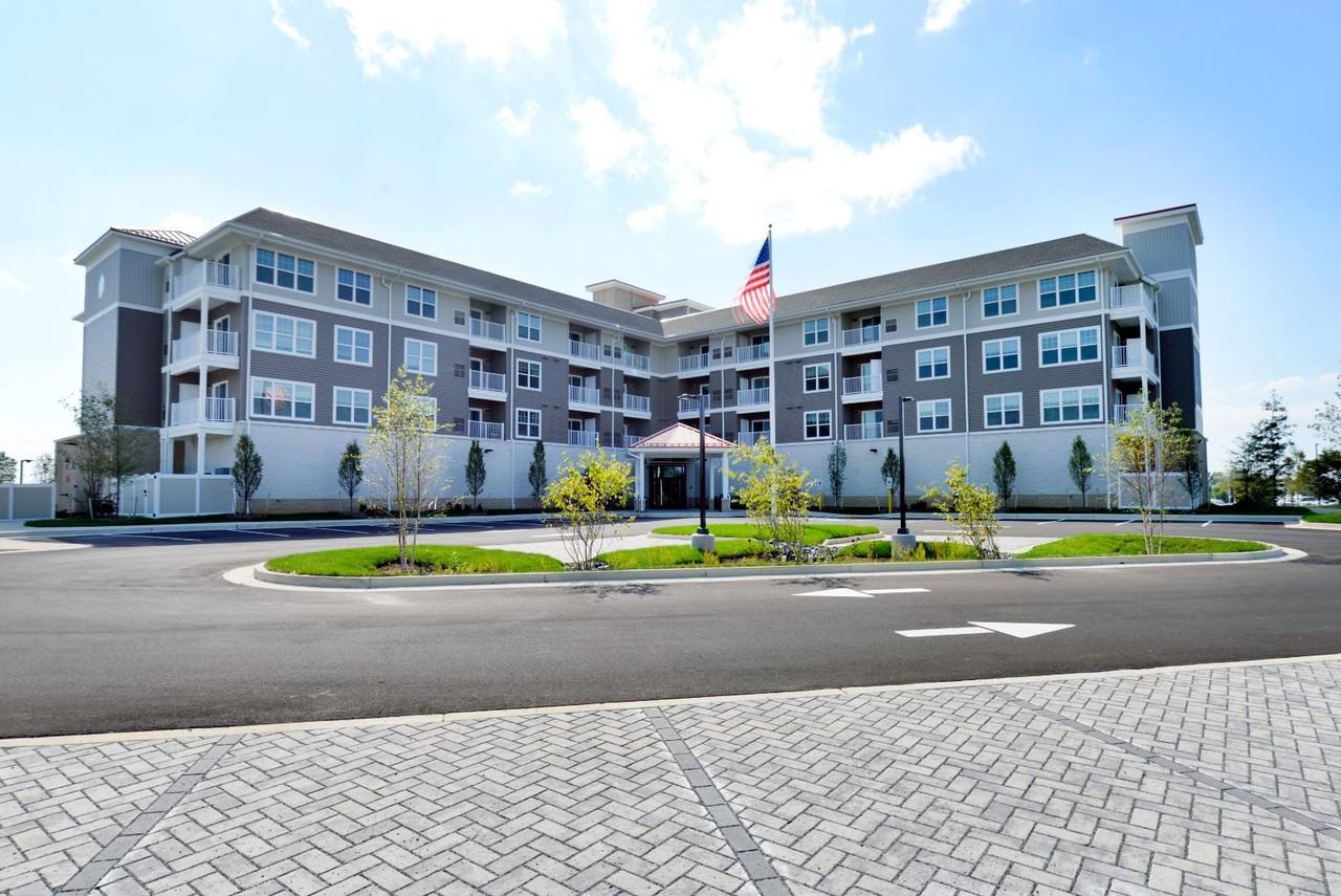 Bay Manor- Residential - Photo 4 of 35