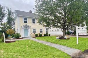 featured image of 40 E Maple St