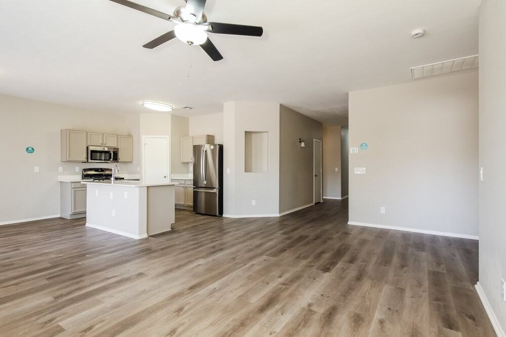7397 W Solano Dr N - Photo 3 of 16