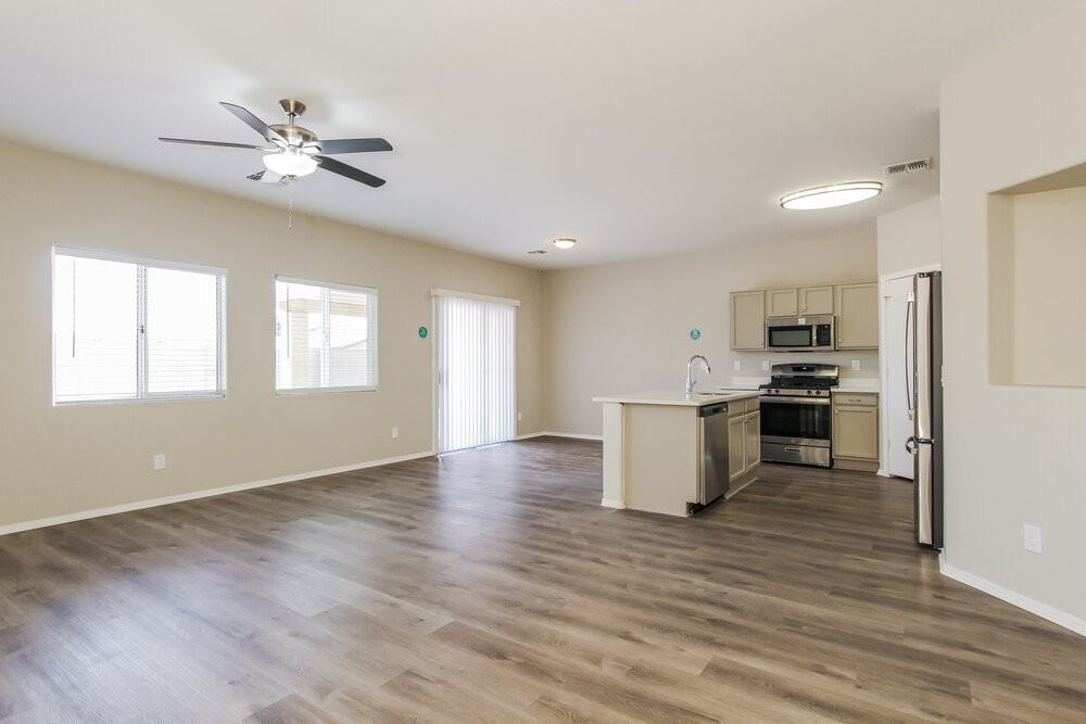7397 W Solano Dr N - Photo 4 of 16