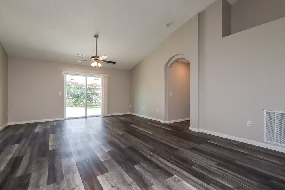 3180 Thoroughbred Loop North - Photo 3 of 16