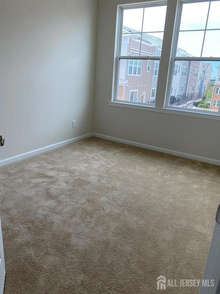 65 Cannon St - Photo 2 of 18