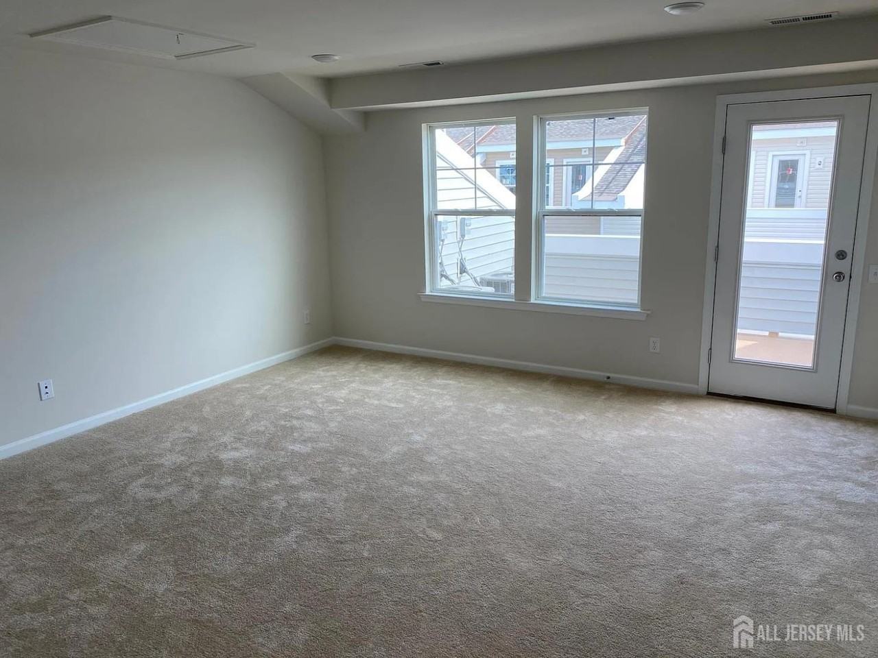 65 Cannon St - Photo 6 of 18