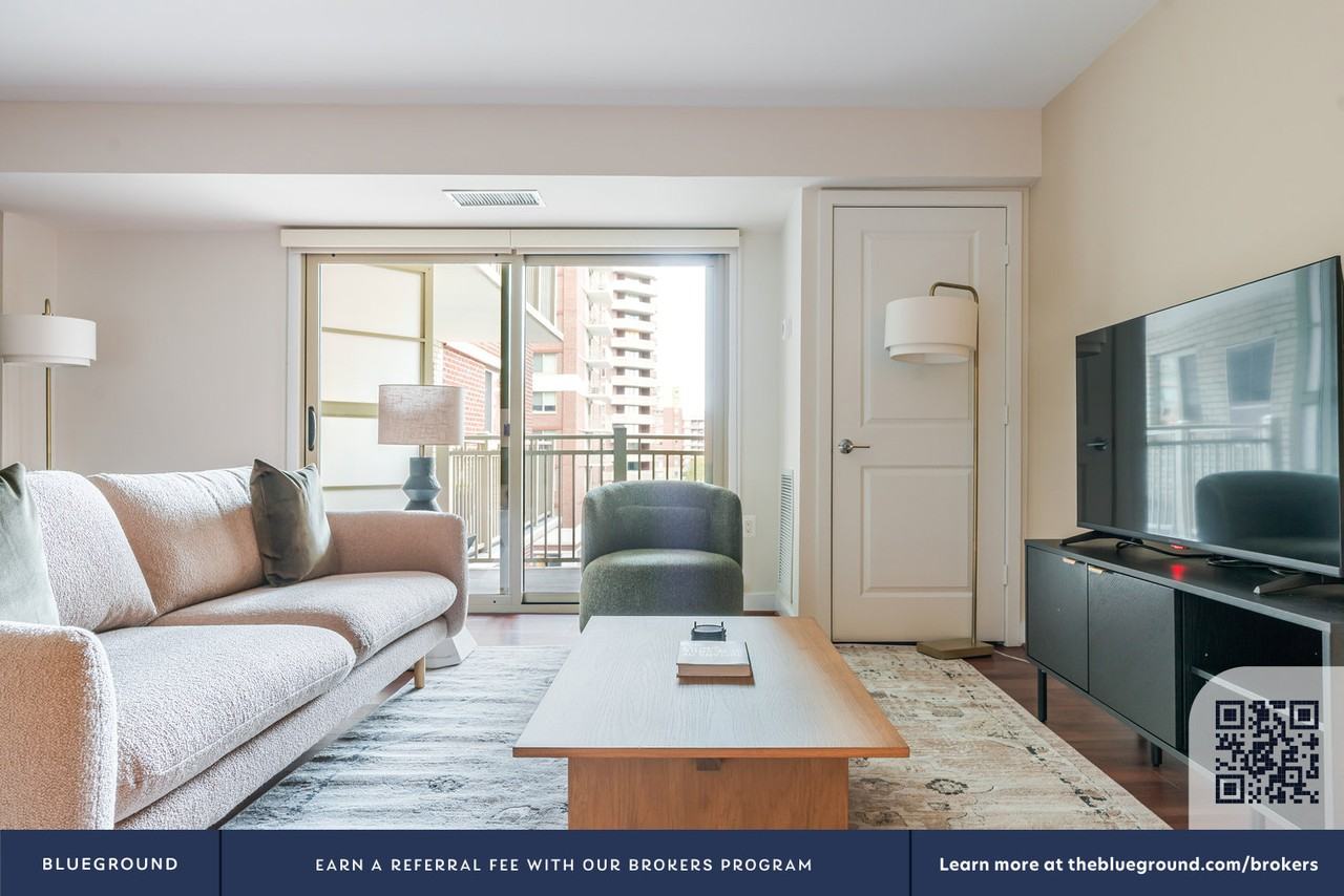 4001 9th Street North - Photo 5 of 47