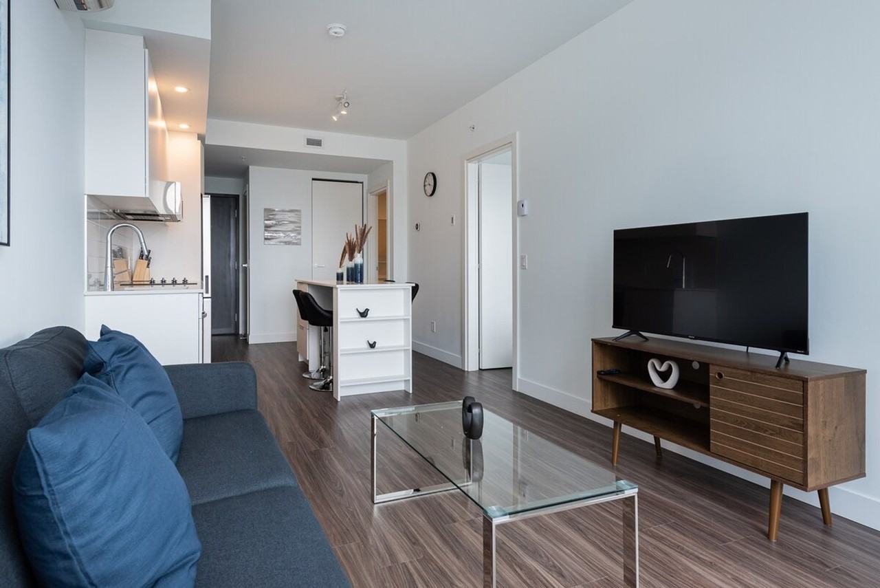 1399 Av Argyle #1261790P - Photo 2 of 37