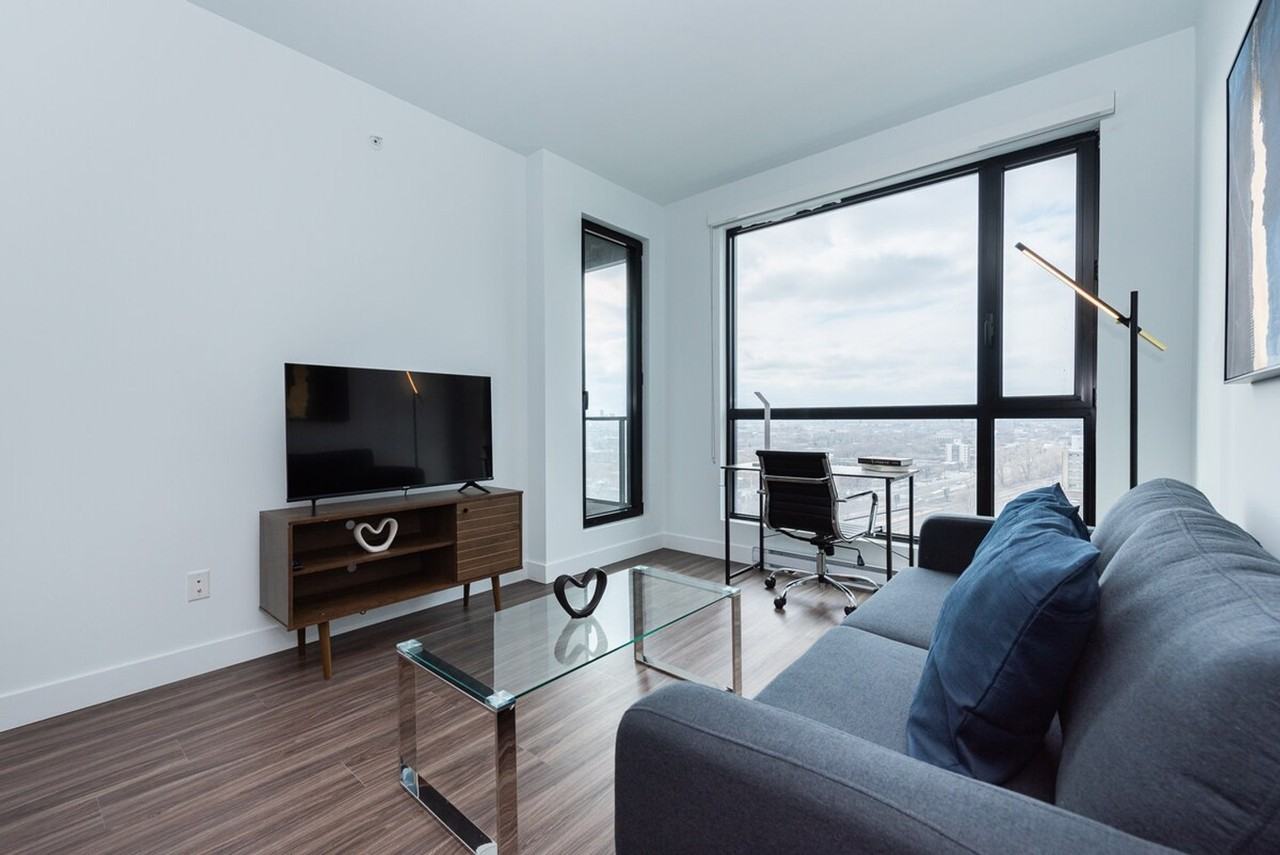 1399 Av Argyle #1261790P - Photo 3 of 37