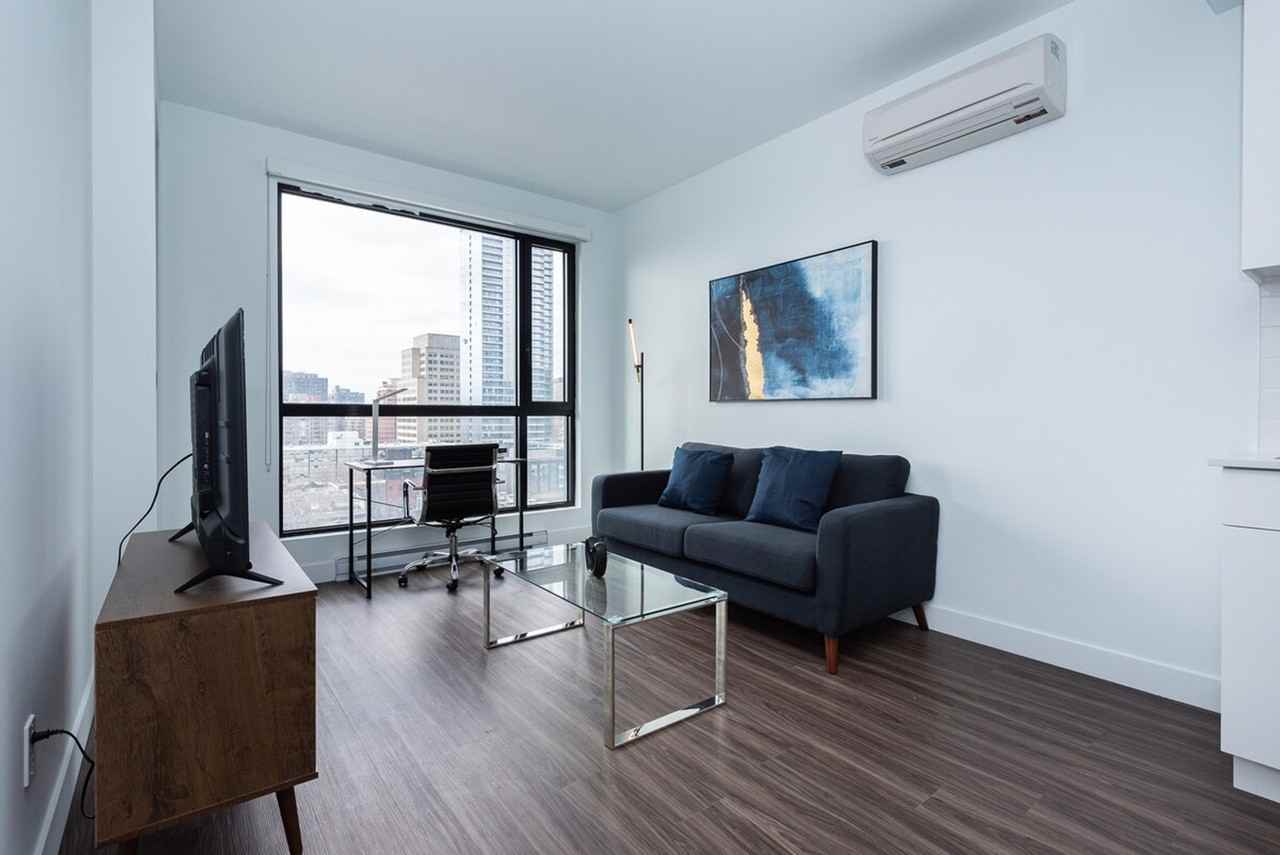 1399 Av Argyle #1261790P - Photo 4 of 37