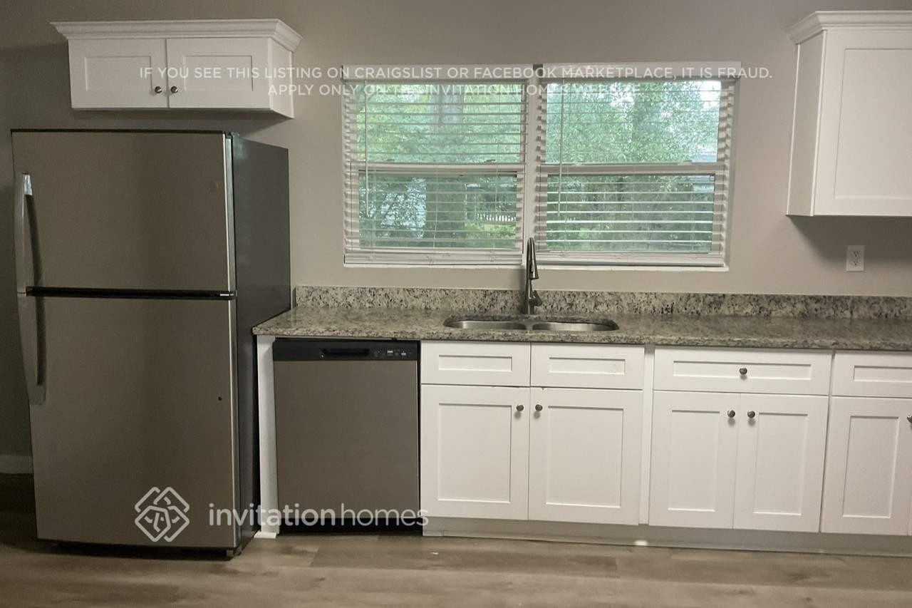 8490 Meadowbrook Dr - Photo 3 of 11
