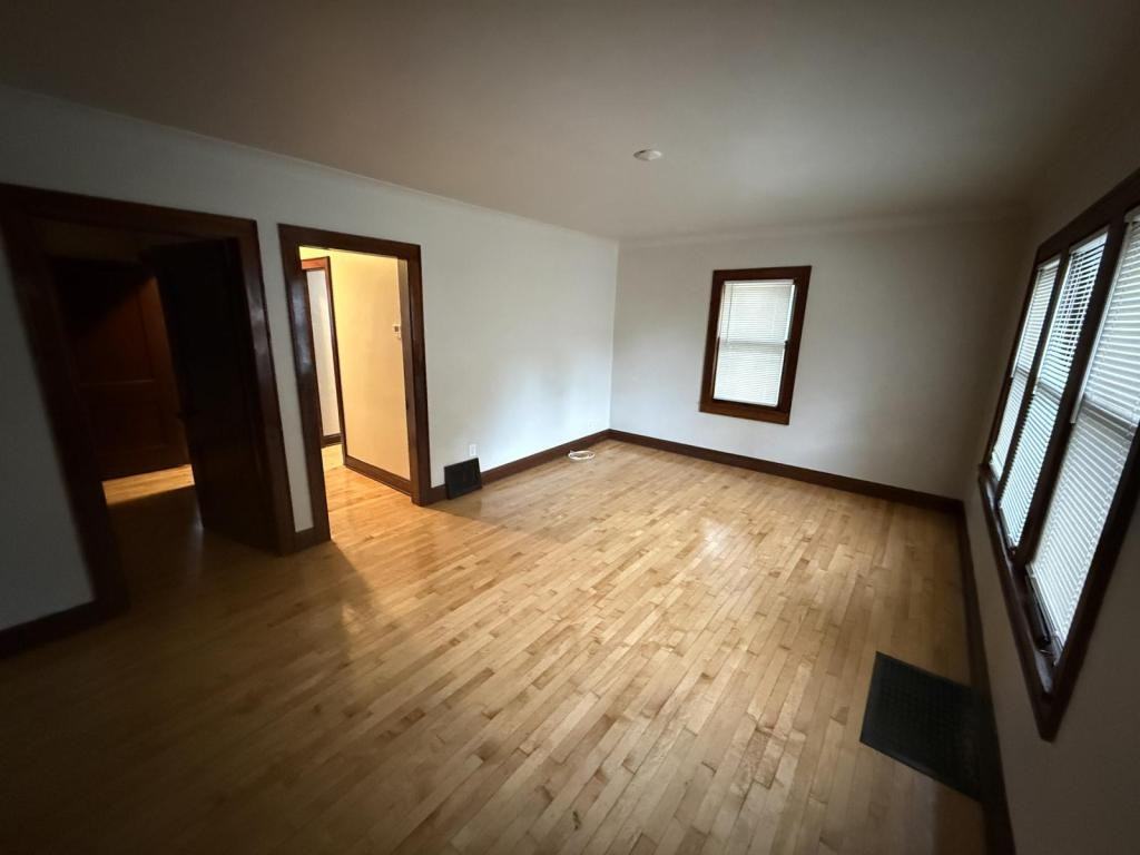 506 Howard Street - Photo 4 of 6