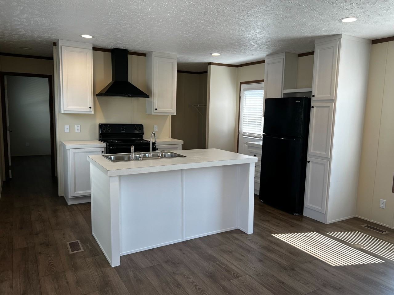 709 N Collins Fwy #18 - Photo 2 of 20