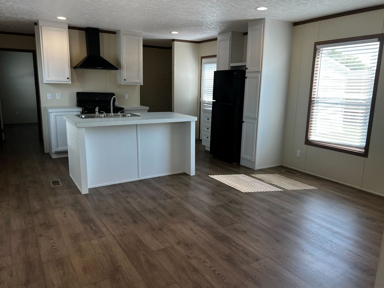 709 N Collins Fwy #18 - Photo 3 of 20