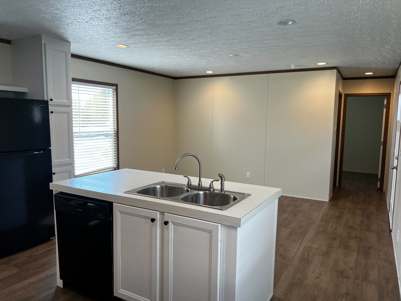 709 N Collins Fwy #18 - Photo 4 of 20