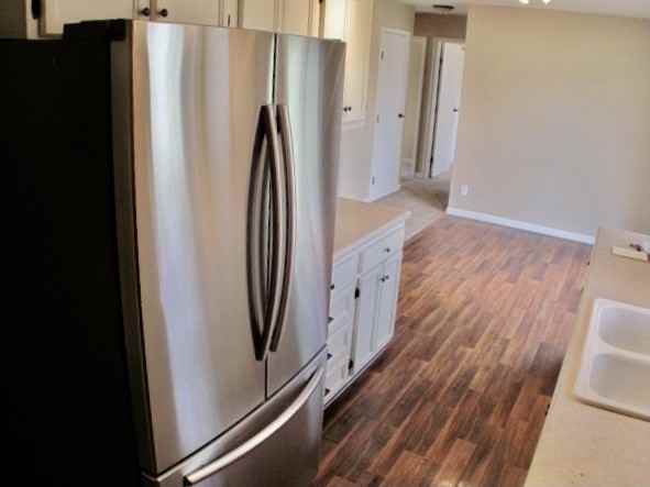 1115 Poplar St - Photo 2 of 10