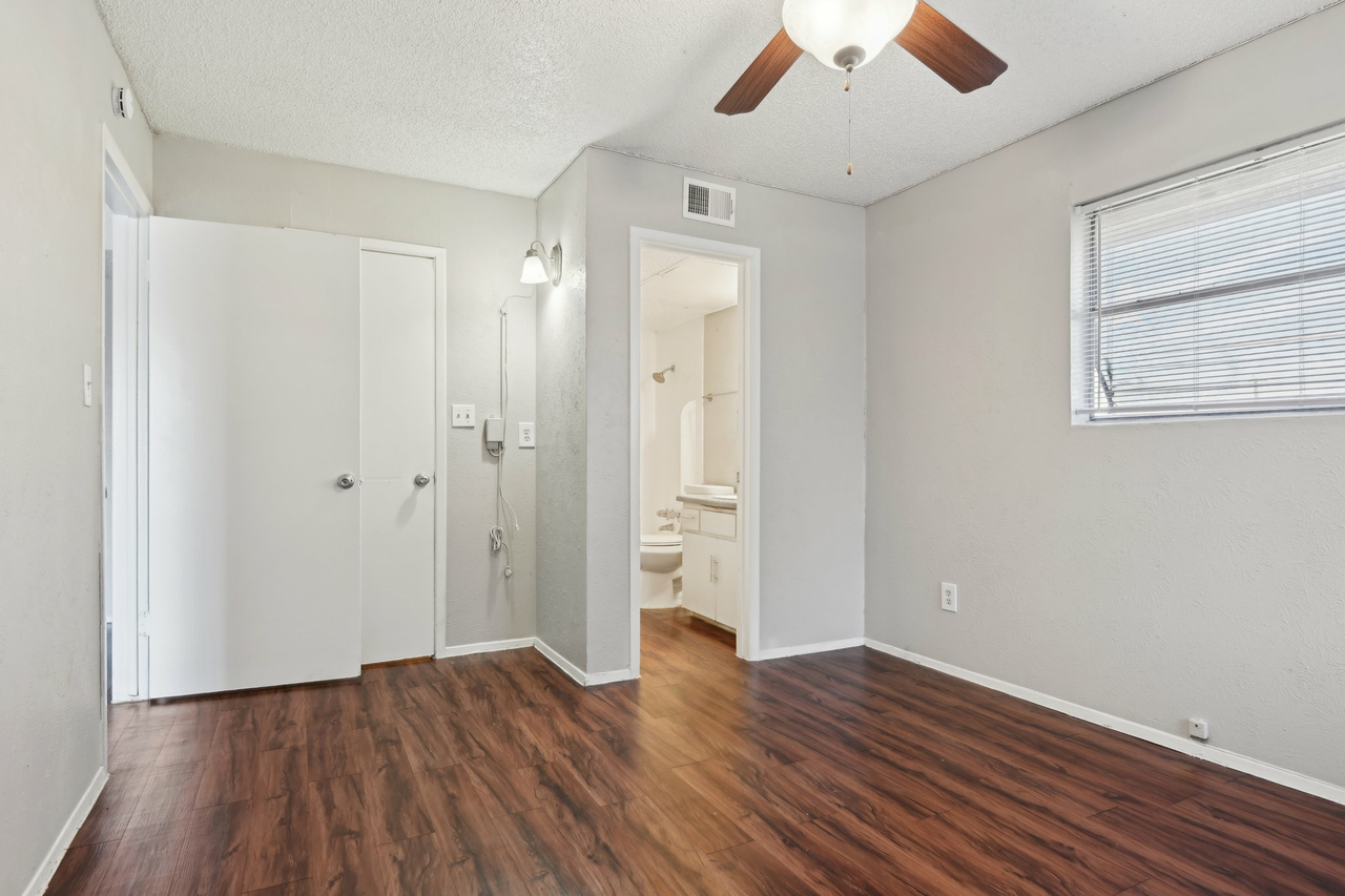 Rock Island Apartments - Photo 5 of 27