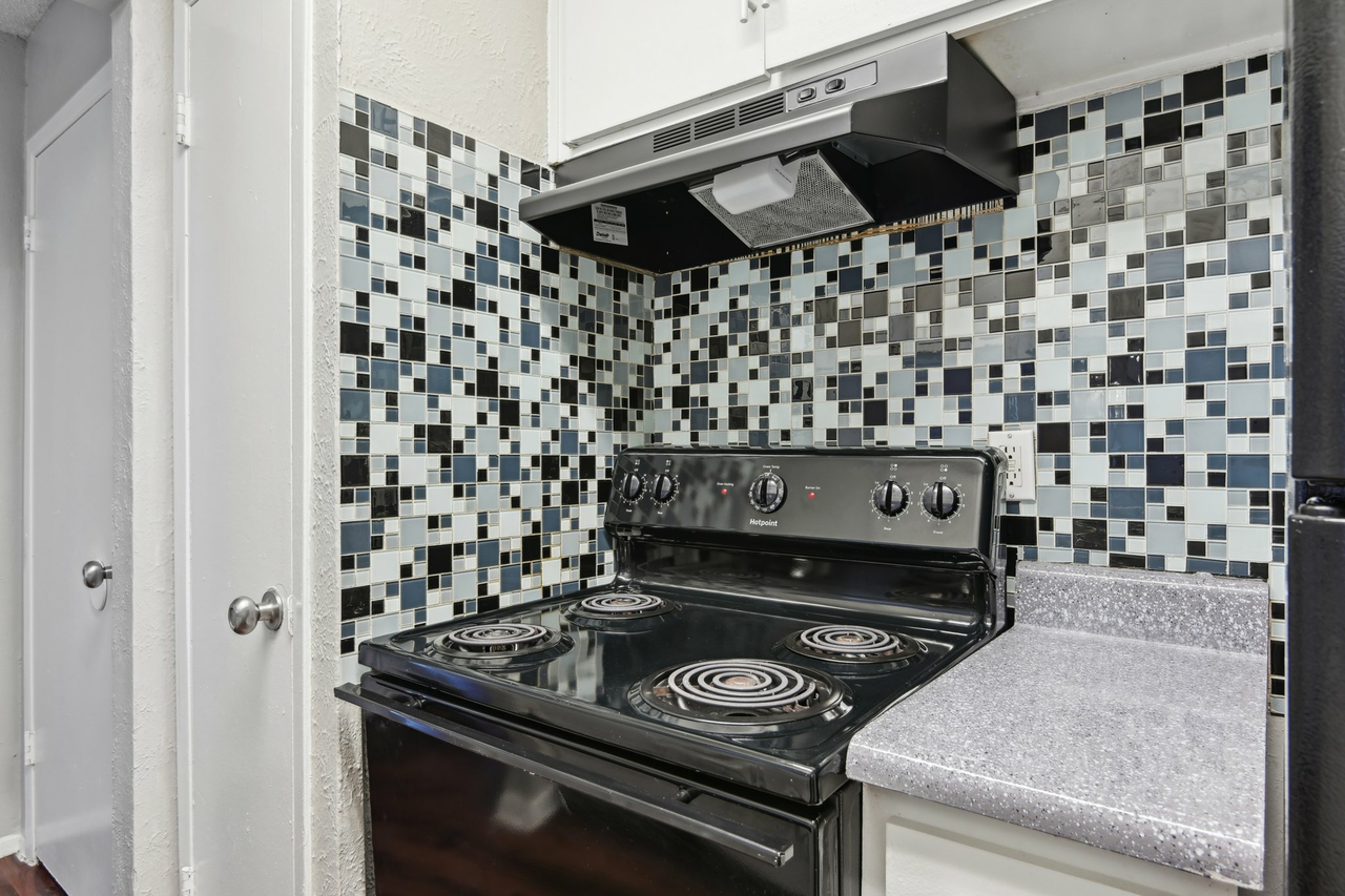 Rock Island Apartments - Photo 4 of 23