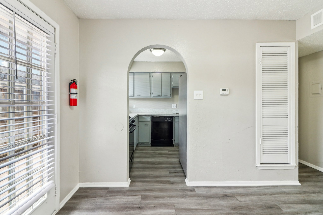 MB Arlington - Photo 5 of 31