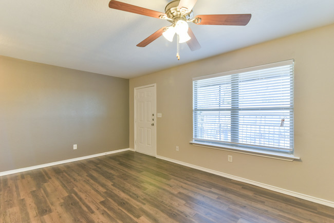 Knoll Creek Apartments - Photo 5 of 16