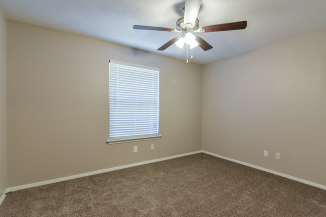 Knoll Creek Apartments - Photo 7 of 16