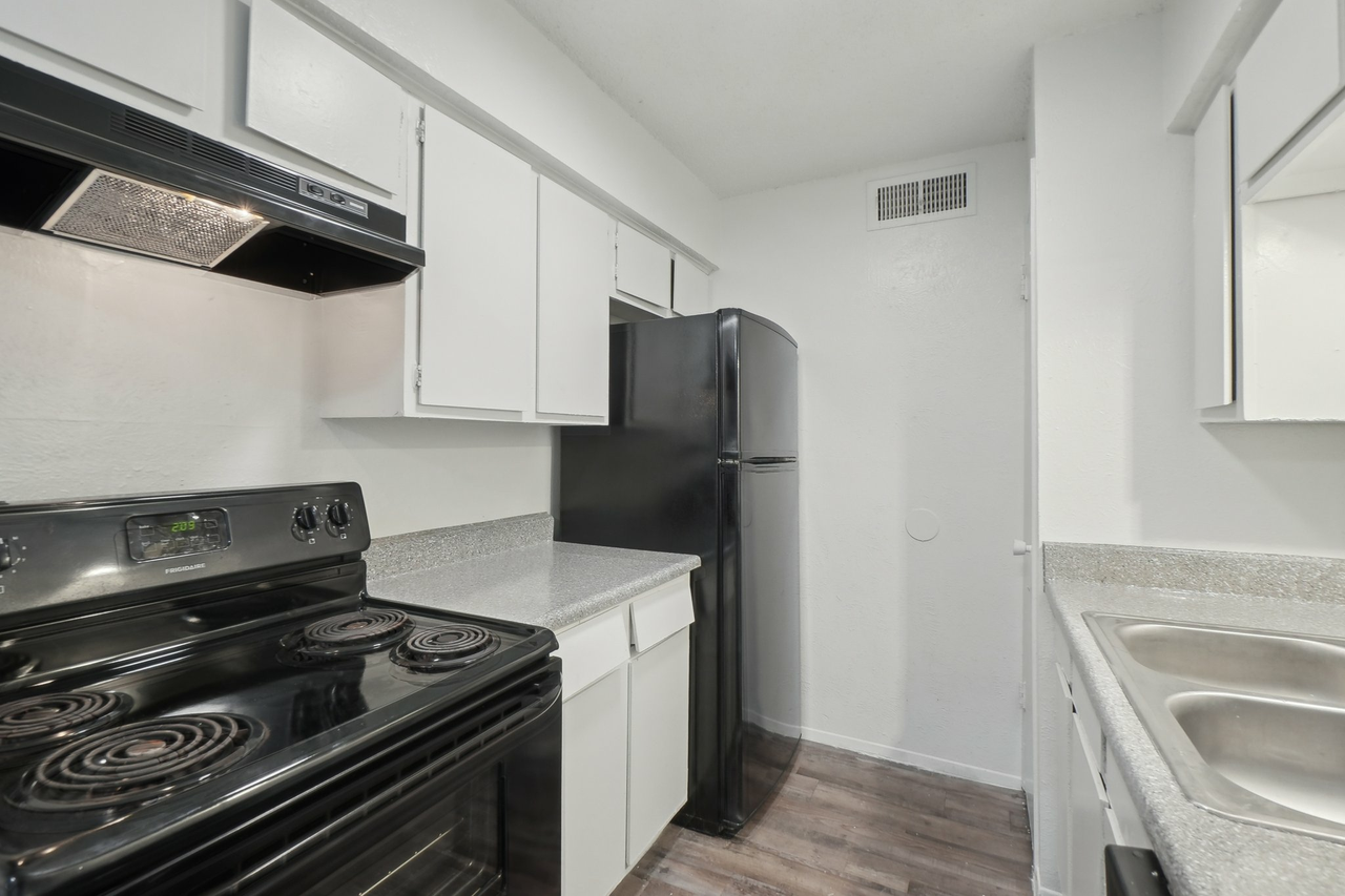 Hillside Village Apartments - Photo 6 of 30