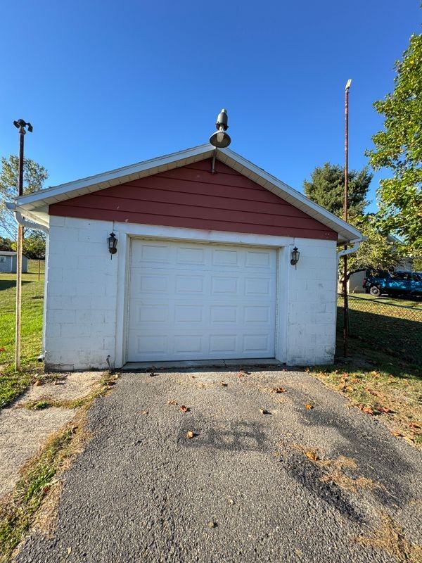 526 Fairyland Rd - Photo 2 of 16