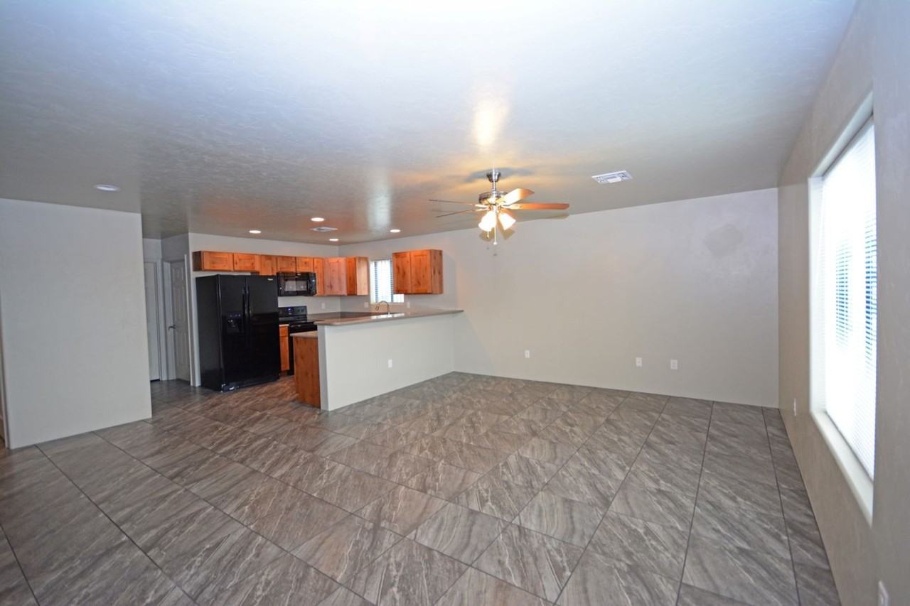 1533 E. 12th St. - Photo 5 of 39