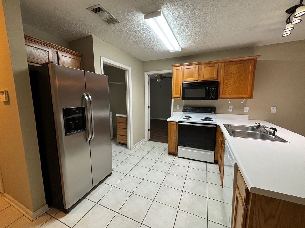 324 N Ross St #A3 - Photo 3 of 12