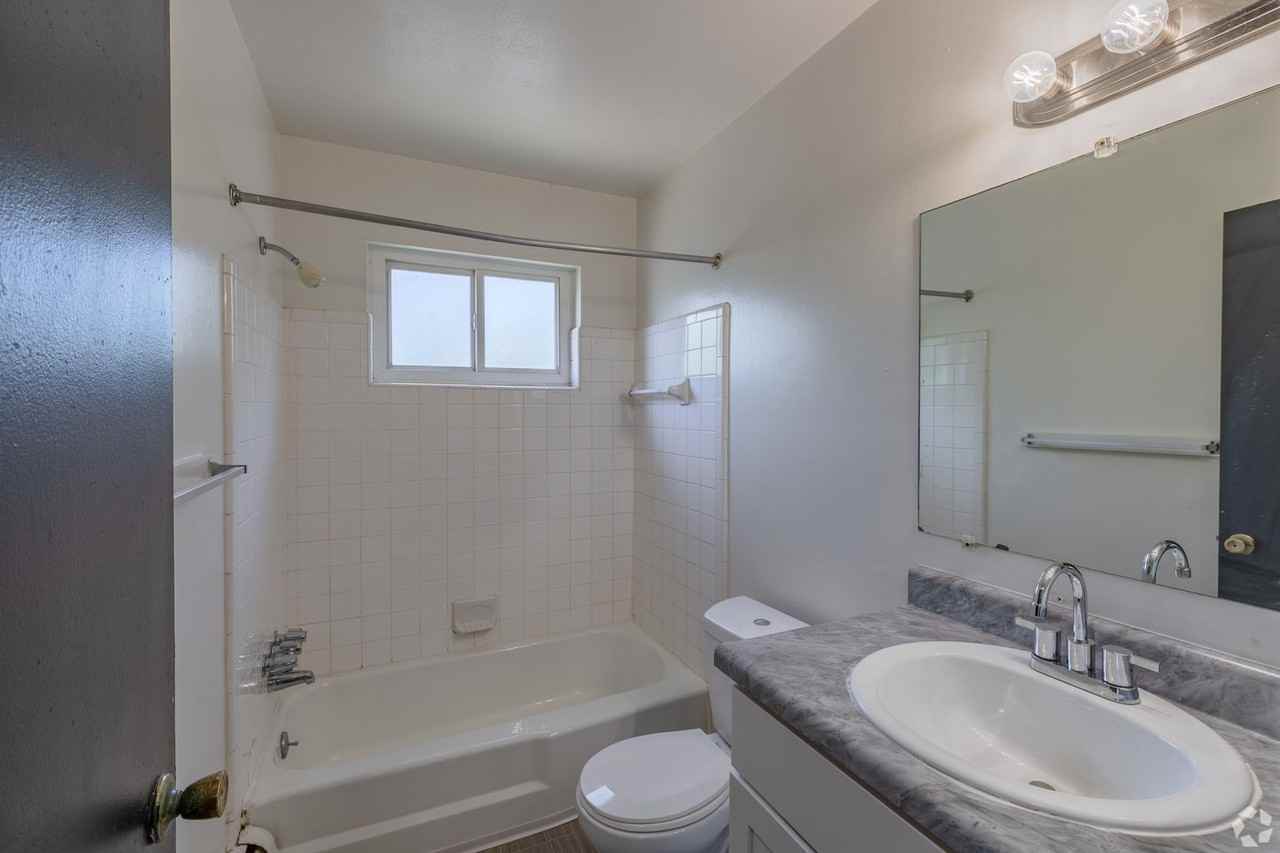 12611 Memorial St - Photo 2 of 14