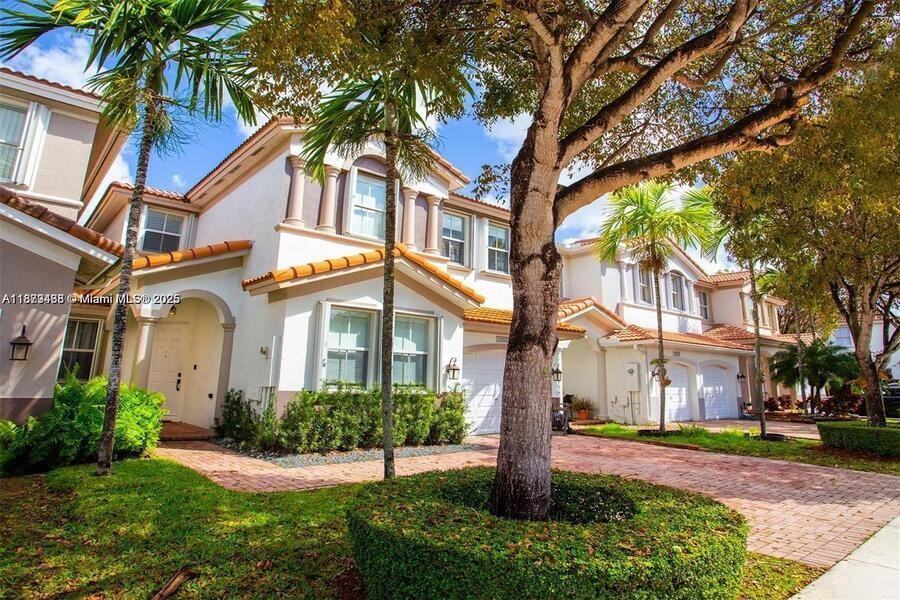 10857 Nw 84th St - Photo 2 of 33