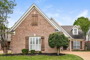 featured image of 2644 Graystone Dr