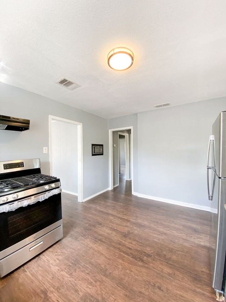 338 Continental - Photo 3 of 19