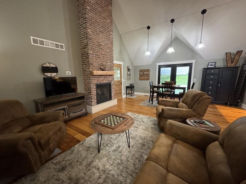 211 Main St #1 - Photo 3 of 11