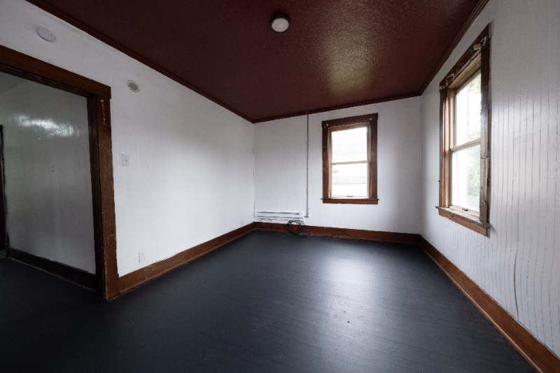 1022 Kenneth Ave - Photo 3 of 18