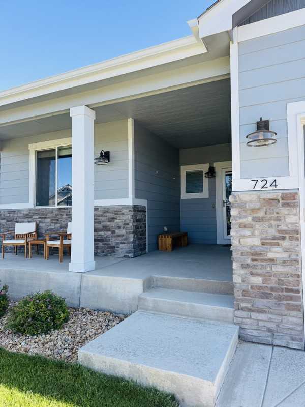 724 Pioneer Dr - Photo 2 of 19