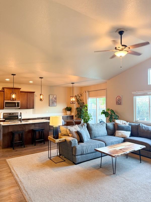 724 Pioneer Dr - Photo 5 of 19