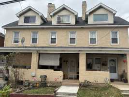 featured image of 7645 Roslyn St