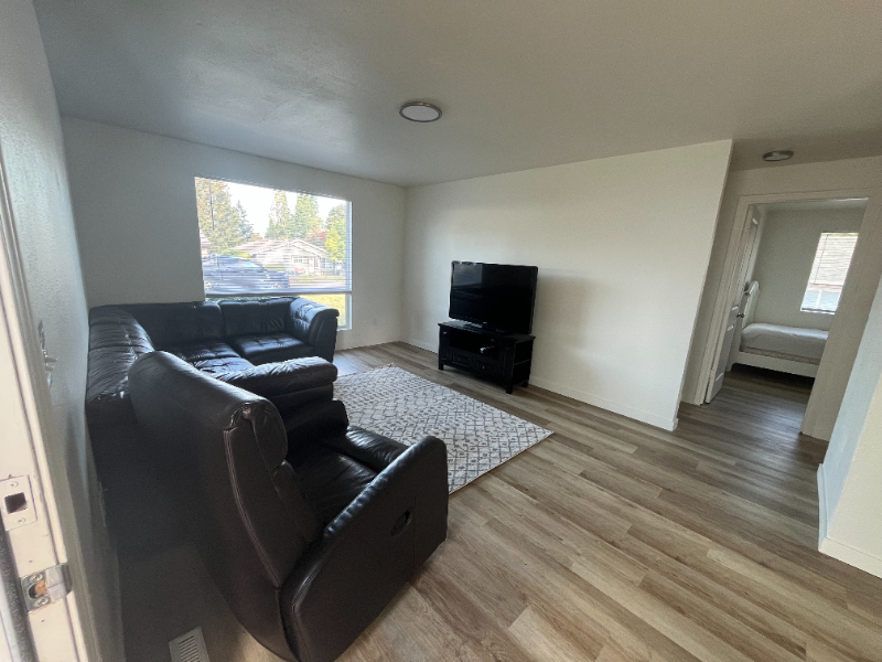 1130 E 51st St - Photo 7 of 21