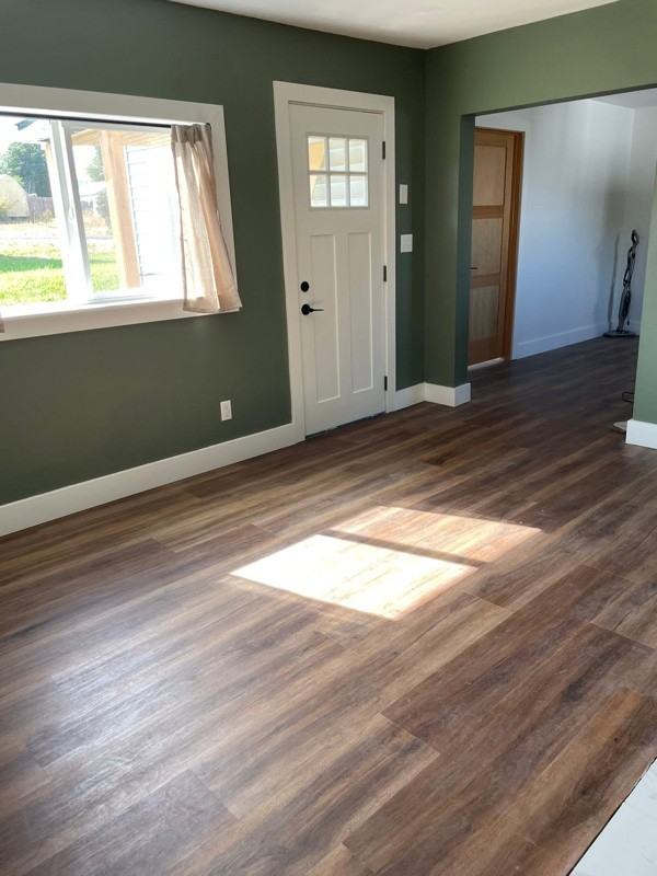 708 10th St - Photo 3 of 10