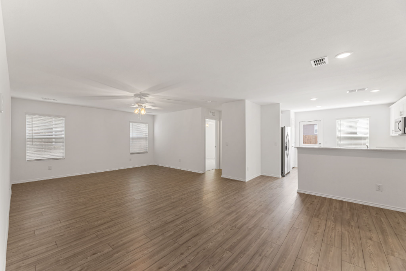 816 Breakwater Dr - Photo 3 of 20