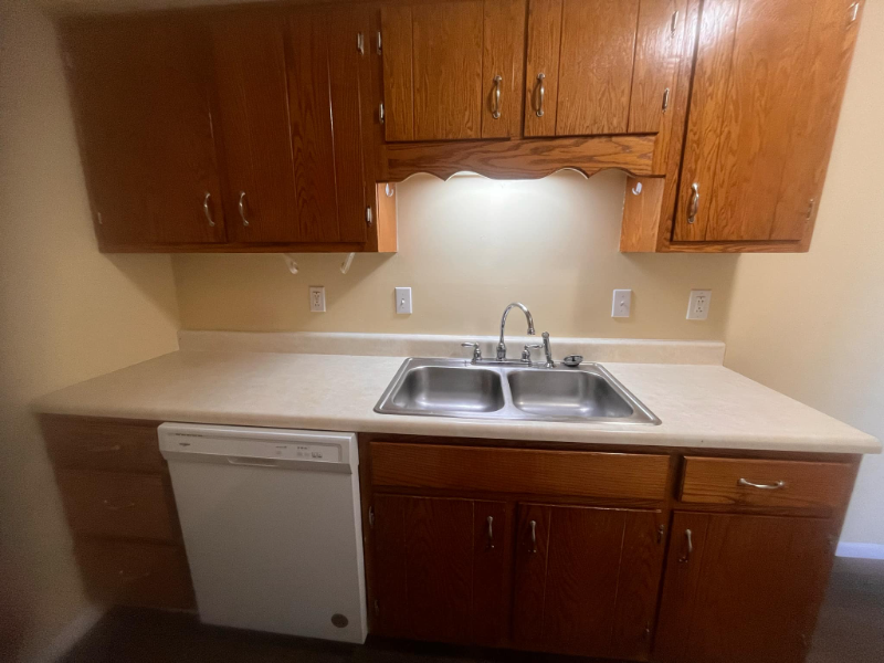 1401 N Grand Ave W #4 - Photo 4 of 9