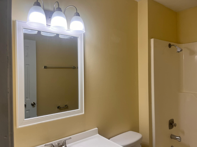 1401 N Grand Ave W #4 - Photo 5 of 9