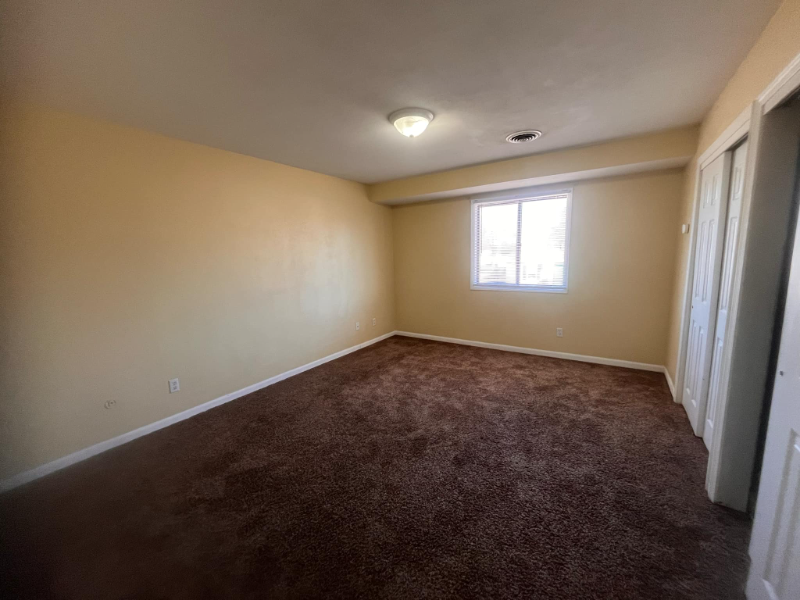 1401 N Grand Ave W #4 - Photo 6 of 9