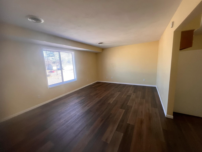 1401 N Grand Ave W #4 - Photo 7 of 9